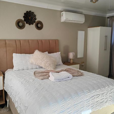 Back Of The Moon Guesthouse Kuruman Exterior foto
